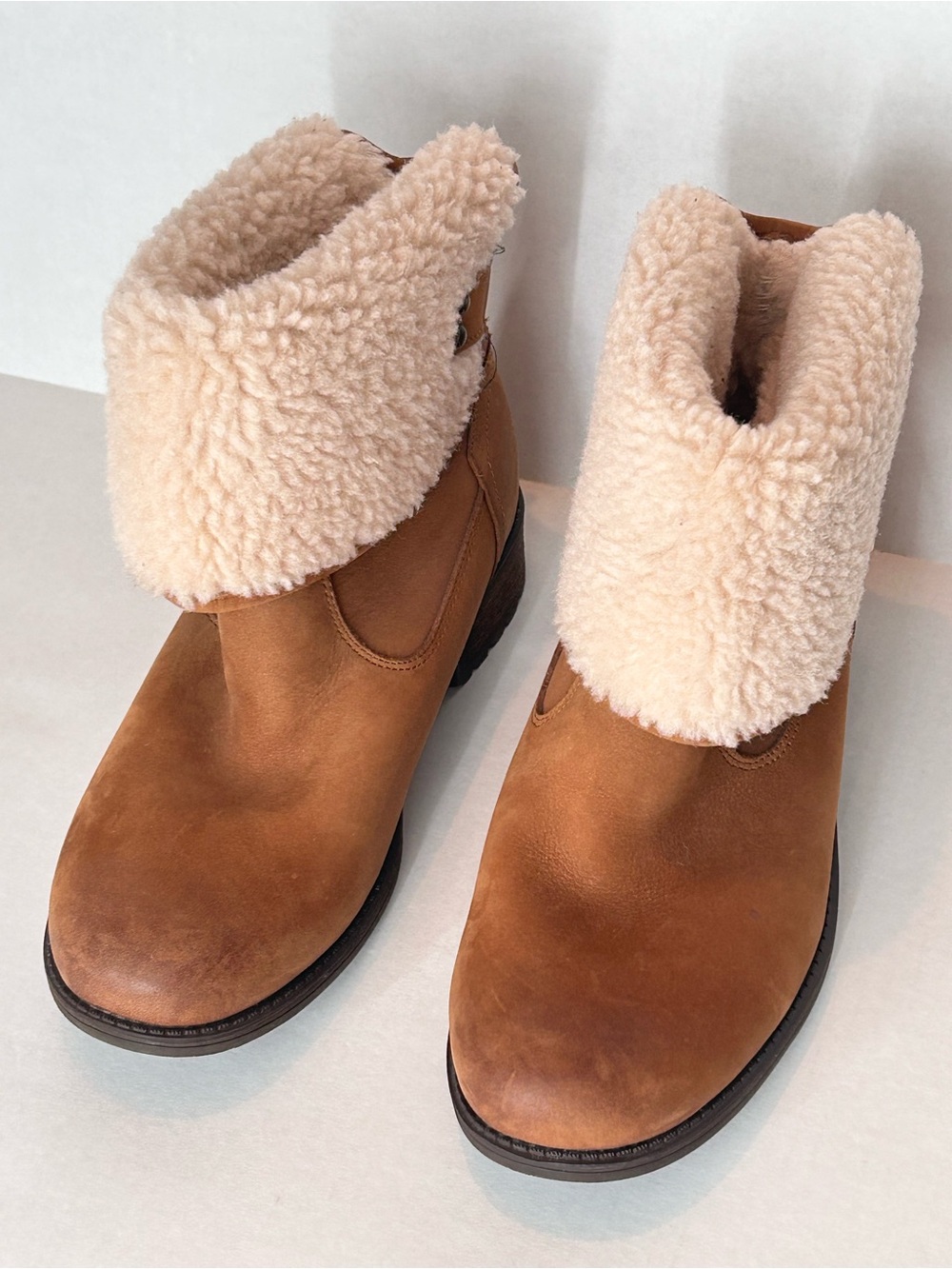 UGG Australia Aldon Tan Leather Fold Down Cuff Boots - Picture 2 of 10